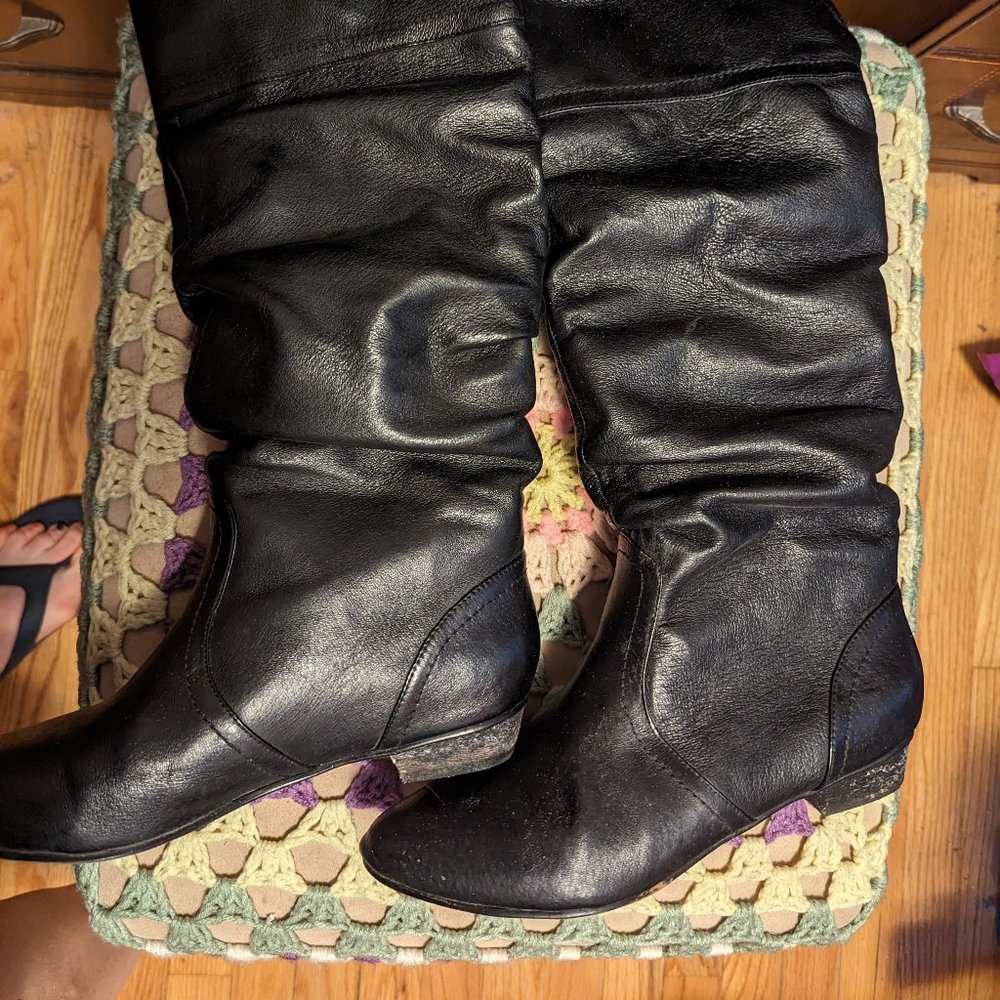 Ladies Black pull on boots Size 8.5M